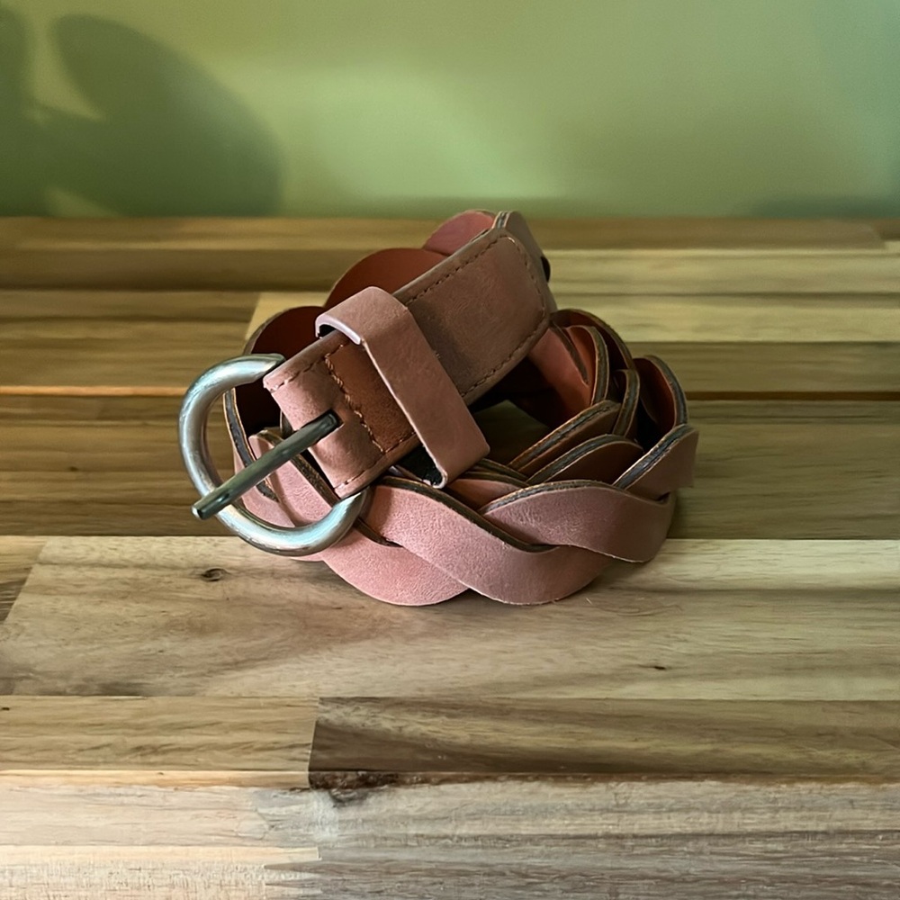 Dusty pink braided faux leather belt 🌱